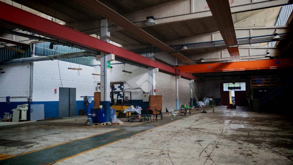 locale commerciale in vendita a Mozzate