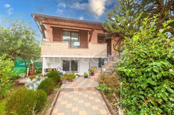 casa indipendente in vendita a Mozzate