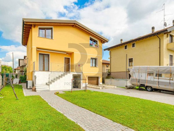 casa indipendente in vendita a Mozzate