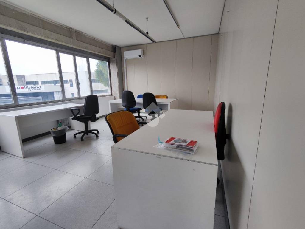 capannone in vendita a Mozzate