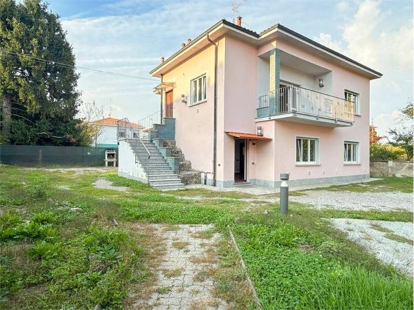 casa indipendente in vendita a Mozzate