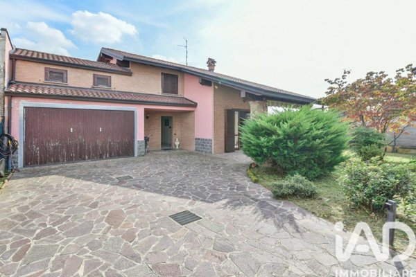 casa indipendente in vendita a Mozzate