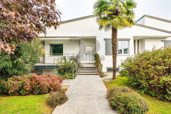 casa indipendente in vendita a Mozzate