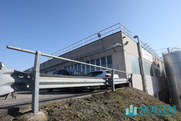 capannone in vendita a Mozzate