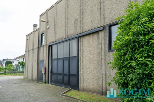 capannone in vendita a Mozzate