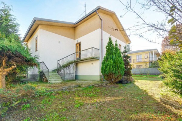 casa indipendente in vendita a Mozzate