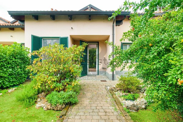 casa indipendente in vendita a Mozzate