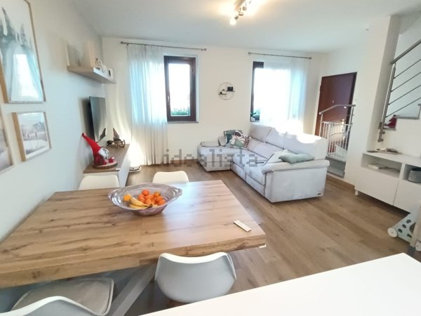 casa indipendente in vendita a Mozzate