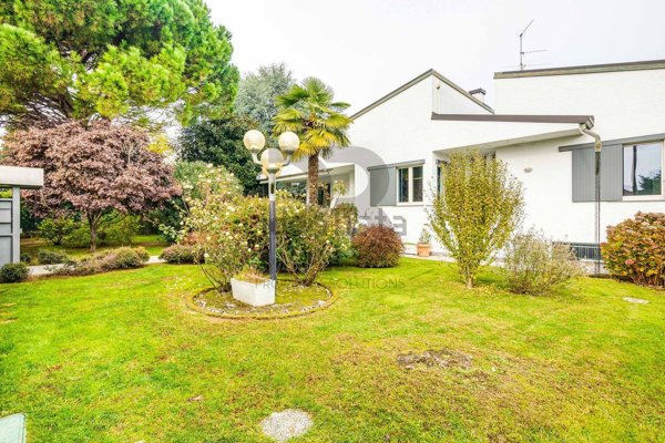 casa indipendente in vendita a Mozzate