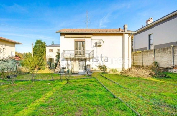 casa indipendente in vendita a Mozzate