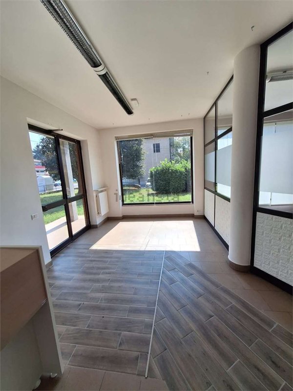 negozio in vendita a Mozzate