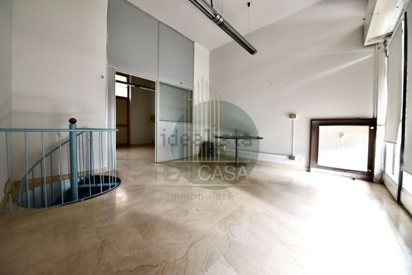 locale commerciale in vendita a Mozzate