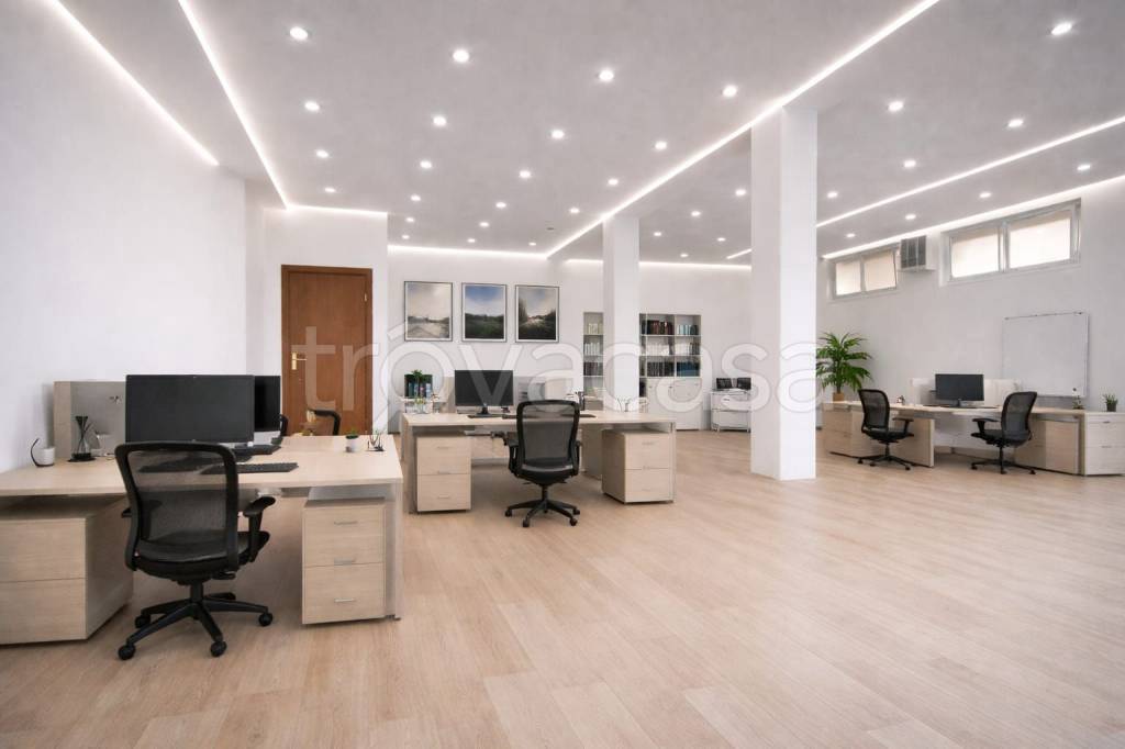 negozio in vendita a Mozzate