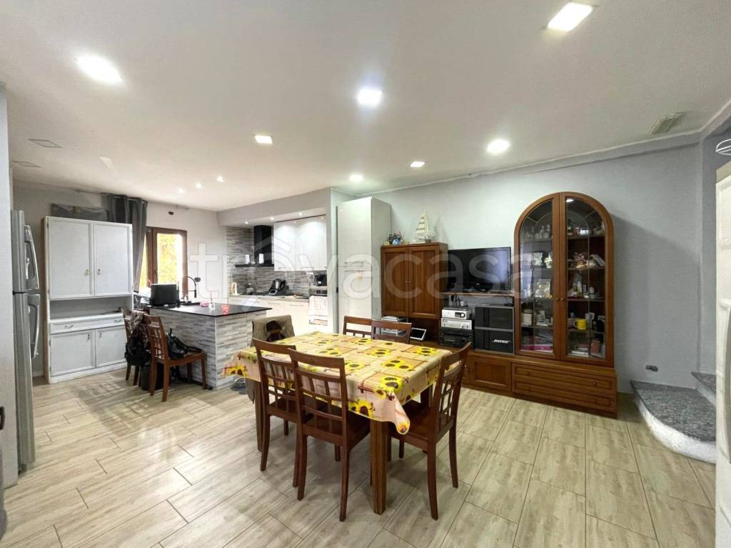 casa indipendente in vendita a Mozzate