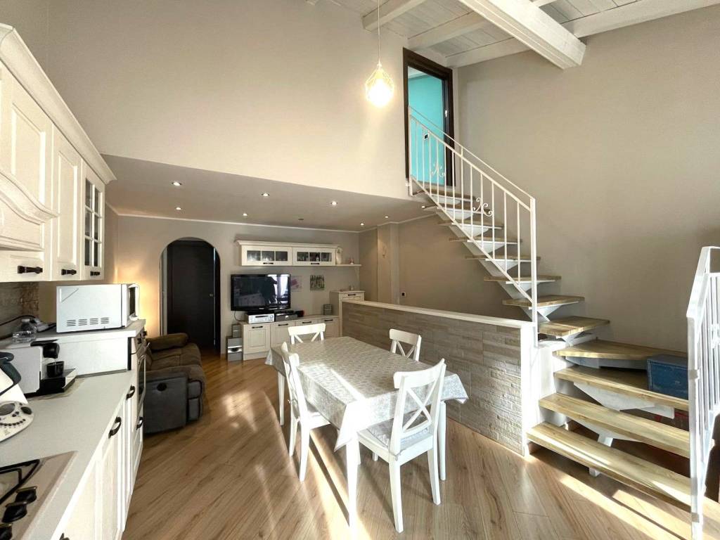 casa indipendente in vendita a Mozzate in zona San Martino