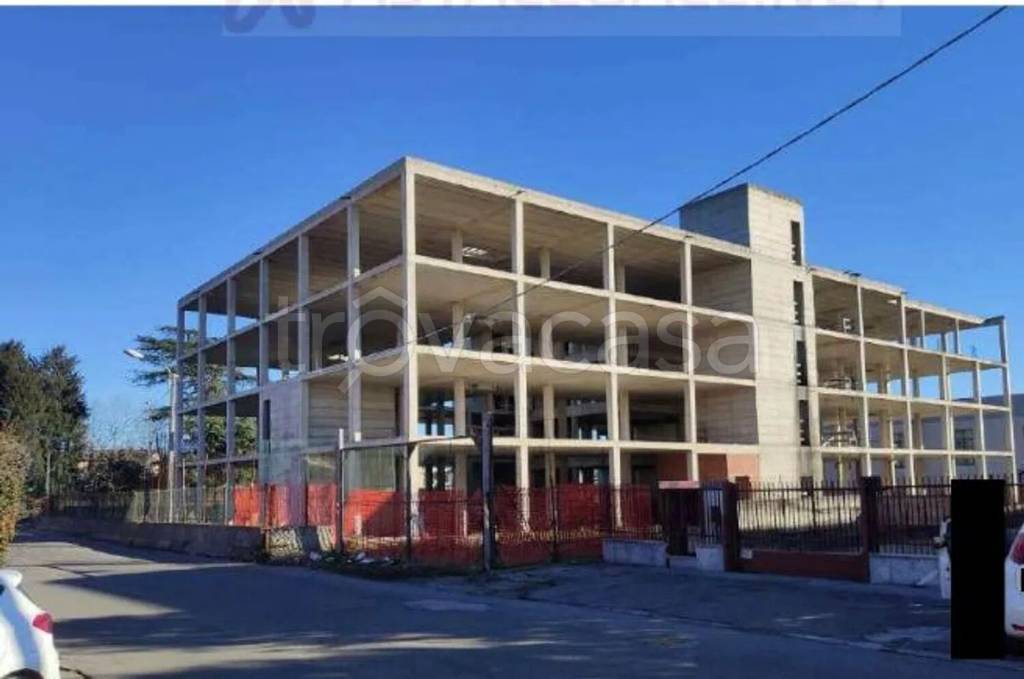 locale commerciale in vendita a Mozzate