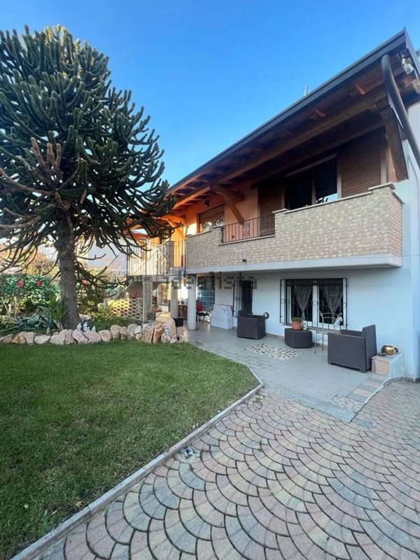 casa indipendente in vendita a Mozzate