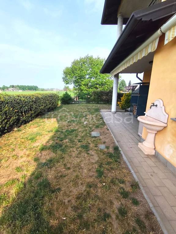 appartamento in vendita a Mozzate in zona Santa Maria Solaro