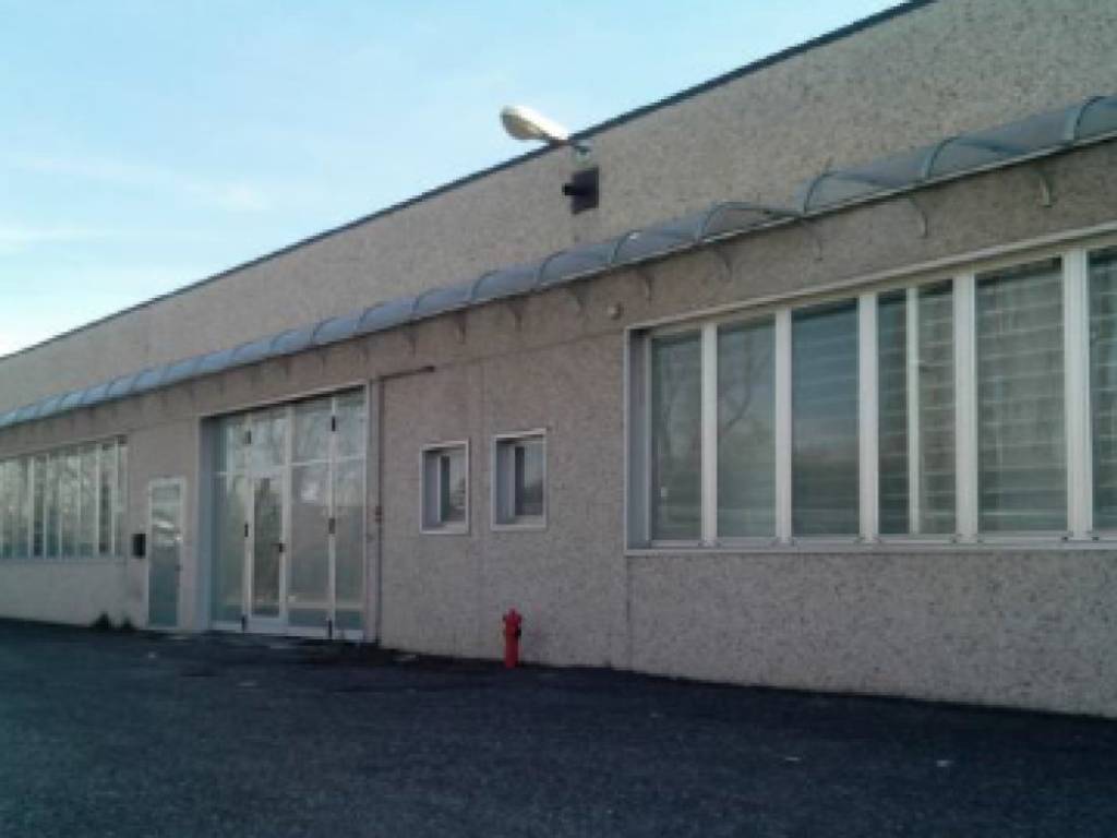locale commerciale in vendita a Mozzate