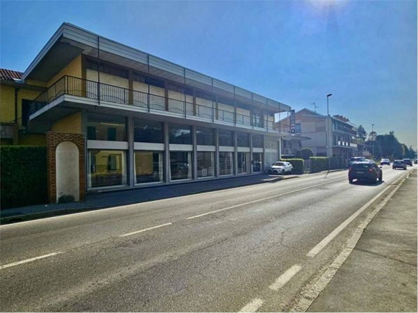 negozio in vendita a Mozzate