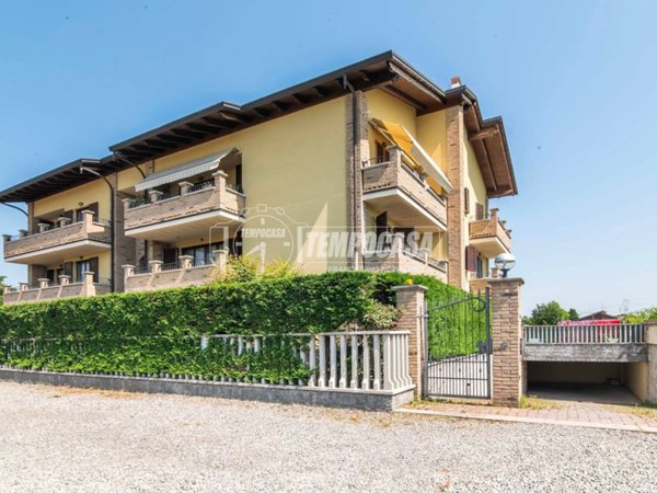 appartamento in vendita a Mozzate in zona Santa Maria Solaro