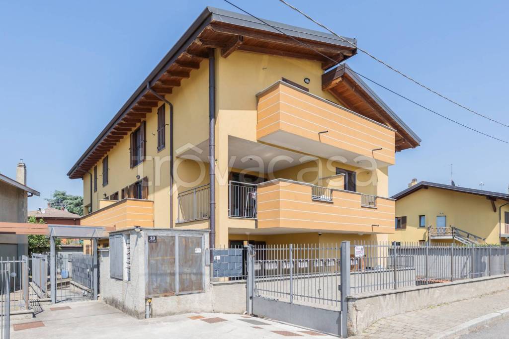 appartamento in vendita a Mozzate in zona Santa Maria Solaro
