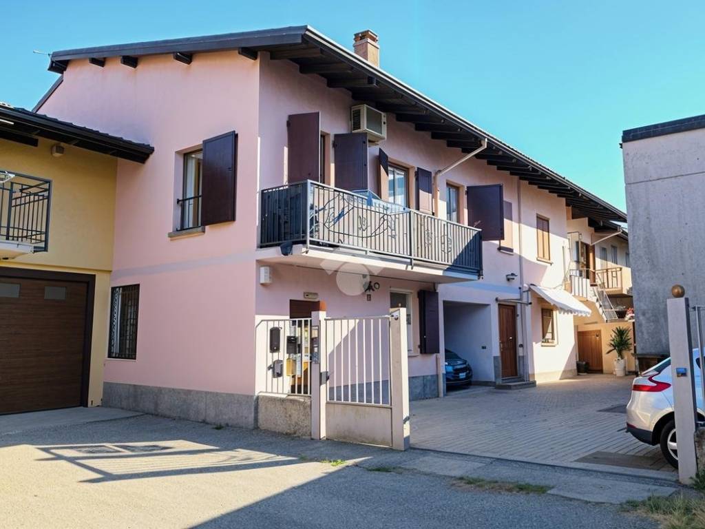 appartamento in vendita a Mozzate in zona Santa Maria Solaro