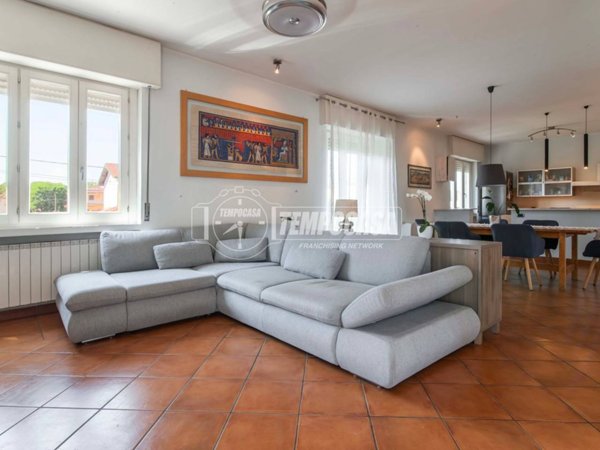 appartamento in vendita a Mozzate in zona Santa Maria Solaro