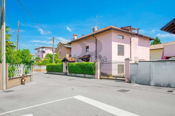 appartamento in vendita a Mozzate in zona Santa Maria Solaro