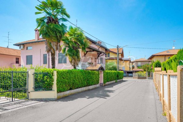 appartamento in vendita a Mozzate in zona Santa Maria Solaro