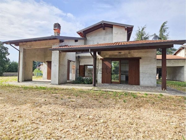 casa indipendente in vendita a Mozzate in zona Santa Maria Solaro