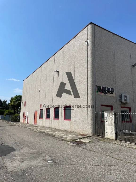 locale commerciale in vendita a Mozzate in zona Santa Maria Solaro