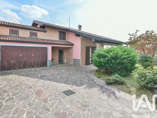 casa indipendente in vendita a Mozzate in zona Santa Maria Solaro