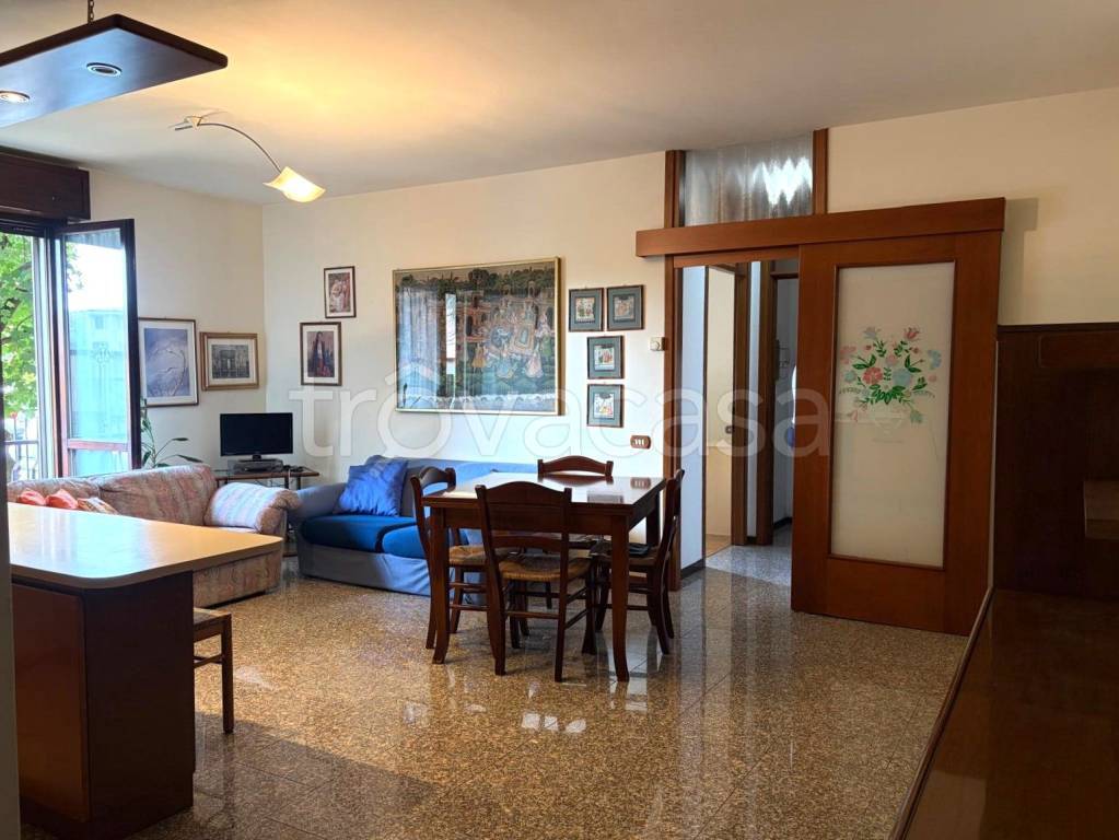 appartamento in vendita a Mozzate in zona Santa Maria Solaro