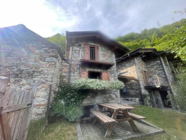 appartamento in vendita a Musso in zona Croda