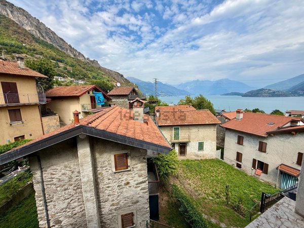 pentavano in vendita a Musso in zona Genico