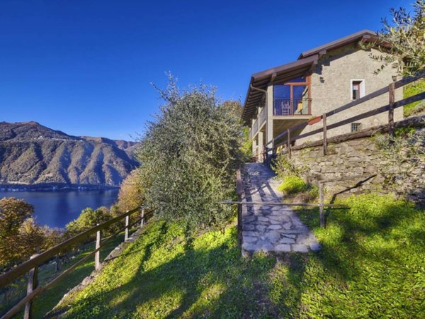 casa indipendente in vendita a Nesso