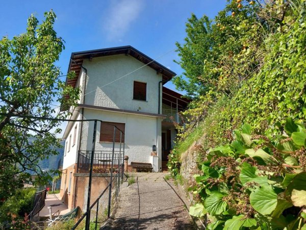 casa indipendente in vendita a Nesso