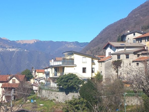 casa indipendente in vendita a Nesso