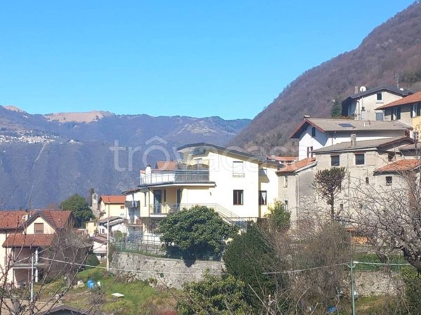 casa indipendente in vendita a Nesso