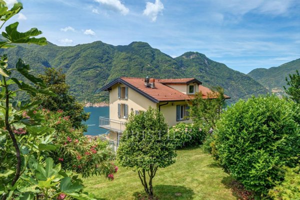 casa indipendente in vendita a Nesso