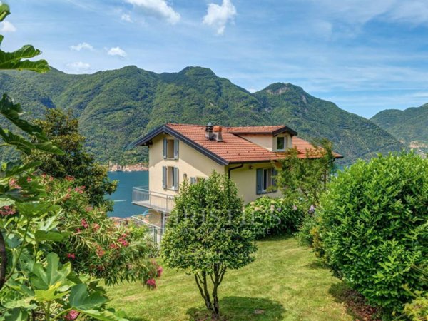 casa indipendente in vendita a Nesso