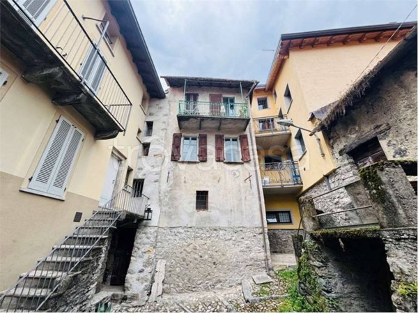 casa indipendente in vendita a Nesso