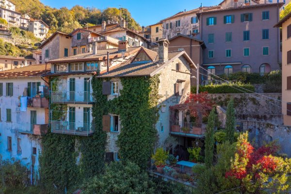 casa indipendente in vendita a Nesso