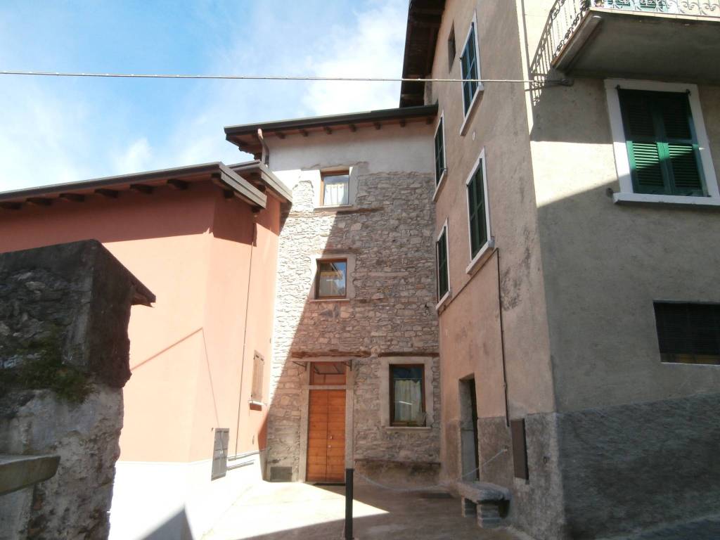 casa indipendente in vendita a Nesso