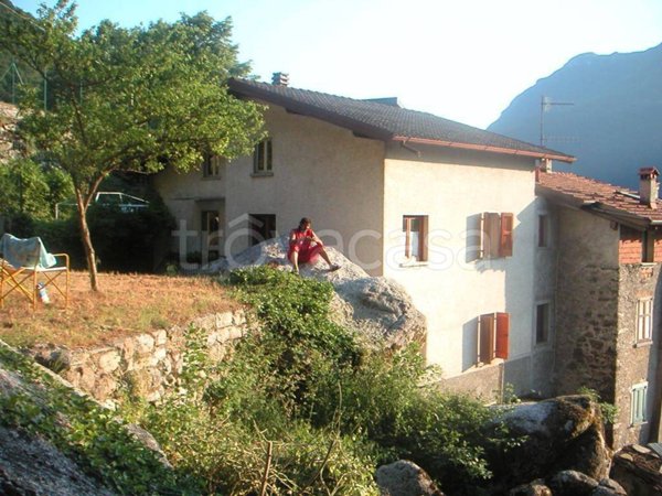 casa indipendente in vendita a Nesso