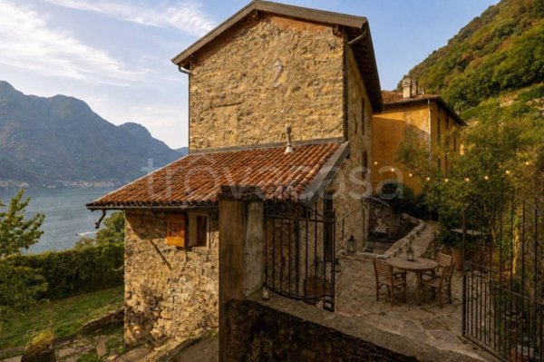 casa indipendente in vendita a Nesso