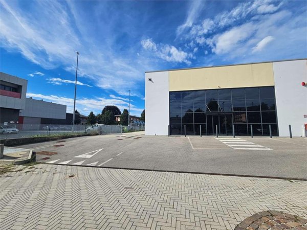 locale commerciale in vendita a Novedrate