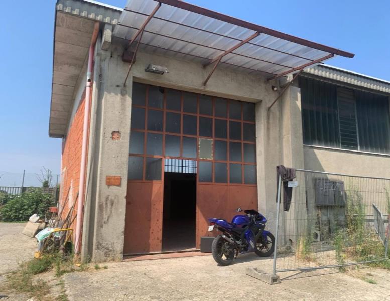 locale commerciale in vendita a Novedrate in zona Villaggio San Giuseppe