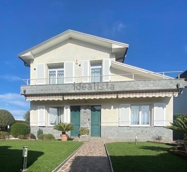 casa indipendente in vendita a Novedrate